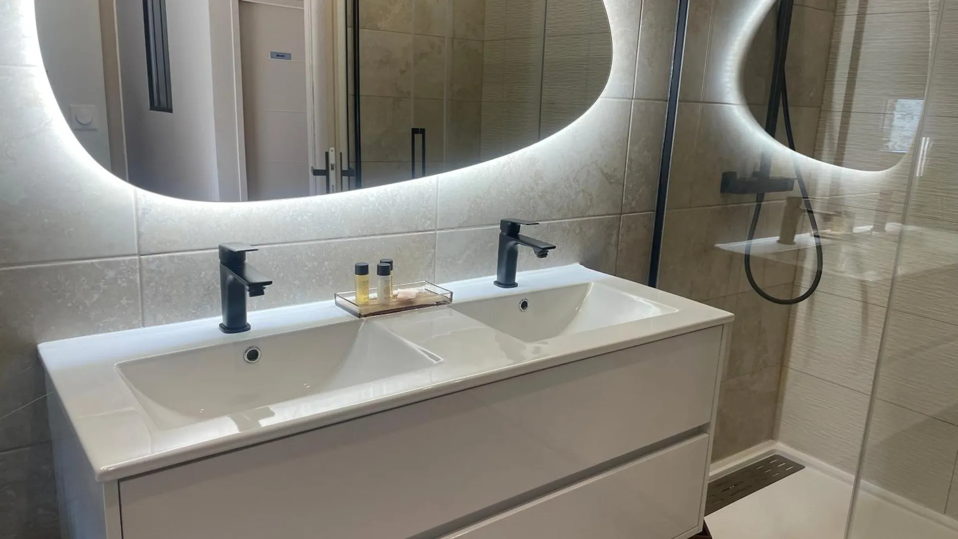 Loveroom La Villa Lova Avec Spa Prive Et Piece Secrete بامييه